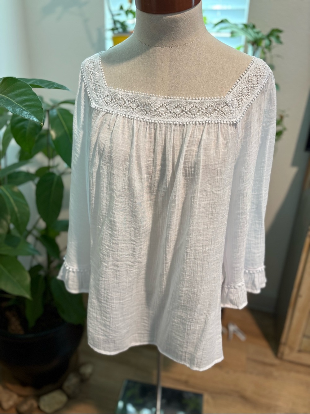 Retrology White Lace-Trim Gauze Top w/ Peasant Sleeves Square Neckline SZ-Large